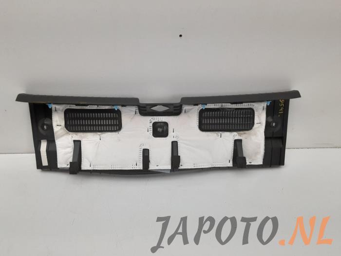 Cubierta de receptor de cerradura detrás de un Hyundai i20 (GBB) 1.2i 16V 2015
