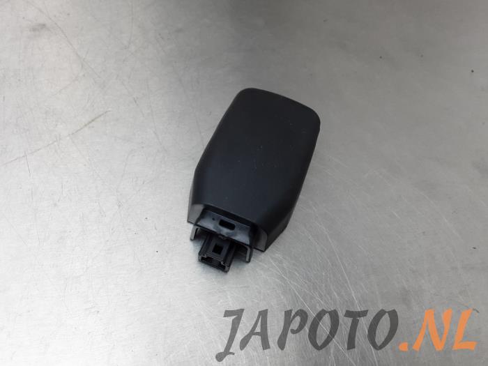 Begagnade Regnsensor Mazda CX-5 I (KE,GH) 2.2 SkyActiv-D 16V 2WD Pris € 26,24 Marginaltabell erbjuds av Japoto Parts B.V.