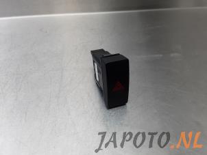 Używane Przelacznik swiatel awaryjnych Mazda CX-5 (KE,GH) 2.2 SkyActiv-D 16V 2WD Cena € 9,99 Procedura marży oferowane przez Japoto Parts B.V.