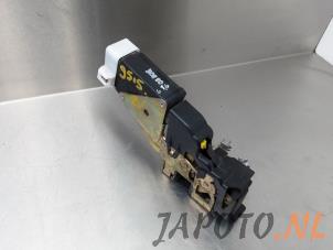 Używane Mechanizm blokady drzwi prawych przednich wersja 4-drzwiowa Mitsubishi Carisma 1.6i 16V Cena € 19,95 Procedura marży oferowane przez Japoto Parts B.V.