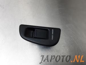 Used Electric window switch Suzuki Swift (SF413/416) 1.6 16V Price € 9,99 Margin scheme offered by Japoto Parts B.V.