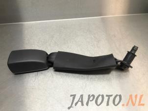 Usagé Insertion ceinture de sécurité arrière gauche Toyota RAV4 (A3) 2.2 D-CAT 16V 4x4 Prix € 19,95 Règlement à la marge proposé par Japoto Parts B.V.