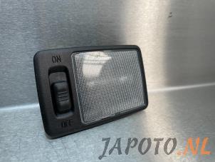 Używane Oswietlenie wewnetrzne przód Toyota Yaris III (P13) 1.5 16V Hybrid Cena € 14,95 Procedura marży oferowane przez Japoto Parts B.V.