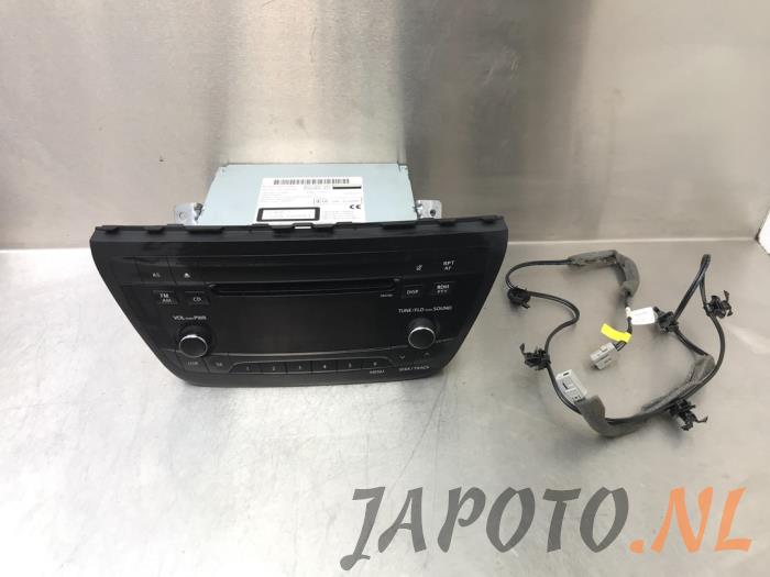 Używane Radioodtwarzacz CD Suzuki SX4 S-Cross (JY) 1.6 16V Cena € 78,70 Procedura marży oferowane przez Japoto Parts B.V.