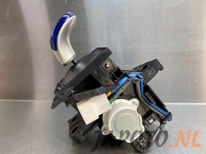 Automatic gear selector from a Toyota Auris (E18) 1.8 16V Hybrid 2014