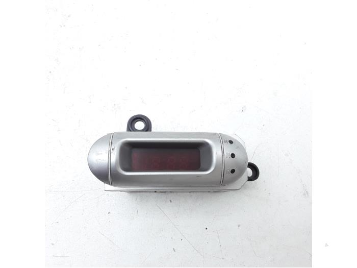 Używane Zegar Hyundai Coupe 2.0i FX 16V Cena € 15,70 Procedura marży oferowane przez Japoto Parts B.V.
