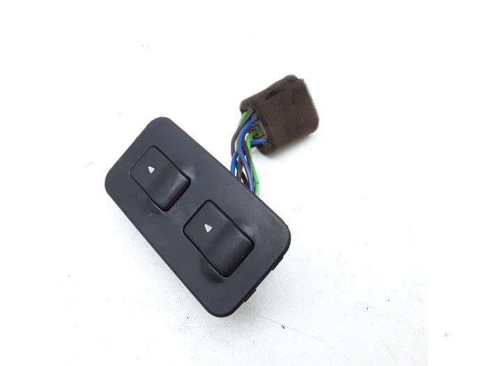 Usados Interruptor combinado de ventanillas Hyundai S-coupe 1.5i Base,LS 12V Precio € 26,25 Norma de margen ofrecido por Japoto Parts B.V.