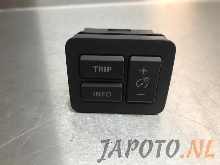 Używane Sciemniacz kokpitowy Suzuki Ignis (MF) 1.2 Dual Jet 16V Smart Hybrid Cena € 25,35 Z VAT oferowane przez Japoto Parts B.V.
