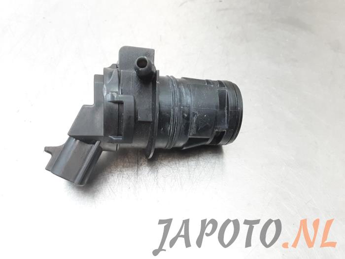 Używane Pompa spryskiwacza tyl Suzuki Ignis (MF) 1.2 Dual Jet 16V Smart Hybrid Cena € 12,69 Z VAT oferowane przez Japoto Parts B.V.