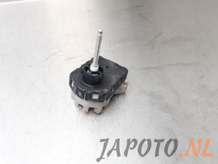 Używane Silnik reflektora Subaru Impreza III (GH/GR) 2.0D AWD Cena € 15,70 Procedura marży oferowane przez Japoto Parts B.V.