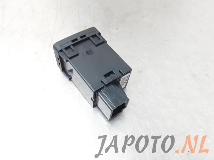 Interruptor ESP de un Nissan Juke (F15) 1.6 16V 2014