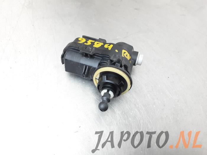 Headlight motor from a Nissan Juke (F15) 1.6 16V 2014