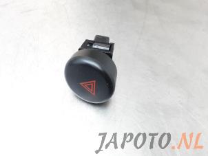 Usados Interruptor de luz de pánico Nissan Juke (F15) 1.6 16V Precio € 9,95 Norma de margen ofrecido por Japoto Parts B.V.