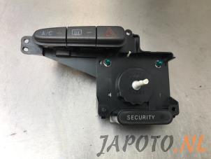 Used Air conditioning switch Toyota Yaris (P1) 1.3 16V VVT-i Price € 19,95 Margin scheme offered by Japoto Parts B.V.