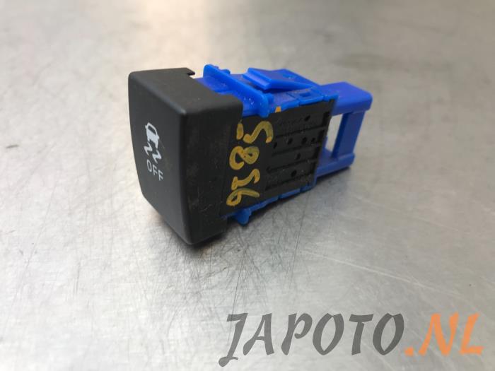 ESP switch from a Isuzu D-Max (TFR/TFS) 2.5 D Twin Turbo 4x4 2017