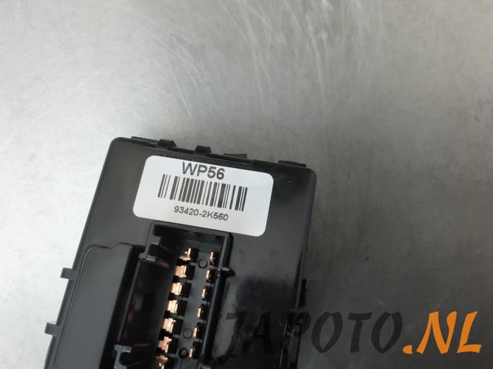 Interruptor de limpiaparabrisas de un Hyundai iX20 (JC) 1.6i 16V 2011
