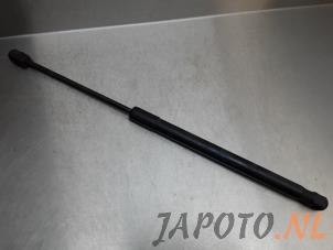 Używane Amortyzator gazowy lewy tyl Suzuki Swift (ZA/ZC/ZD1/2/3/9) 1.6 Sport VVT 16V Cena € 9,95 Procedura marży oferowane przez Japoto Parts B.V.