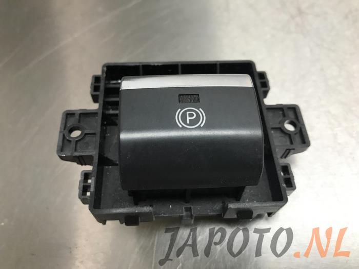 Interruptor de freno de mano de un Subaru Legacy Wagon (BR) 2.5 16V 2014