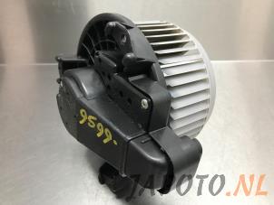 Usados Motor de ventilador de calefactor Toyota RAV4 (A3) 2.2 D-CAT 16V 4x4 Precio € 149,95 Norma de margen ofrecido por Japoto Parts B.V.