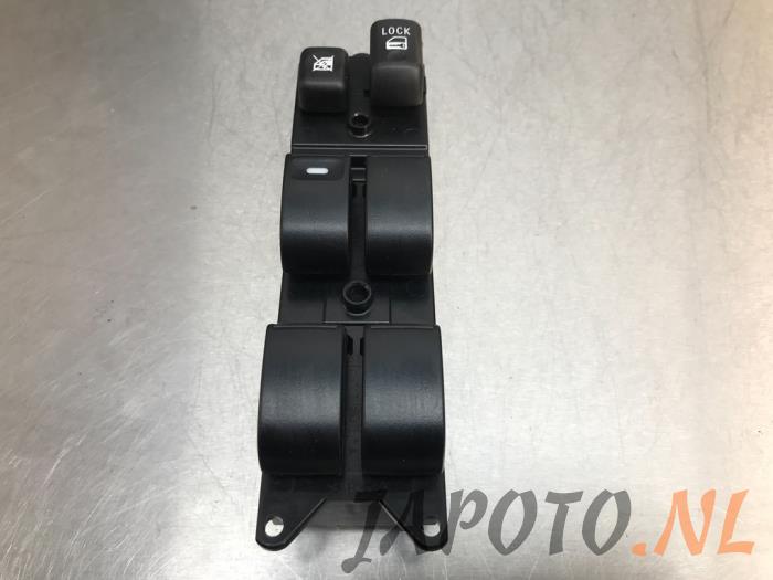 Usados Interruptor combinado de ventanillas Mitsubishi Lancer Sports Sedan (CY/CZ) 1.8 MIVEC 16V Precio € 26,20 Norma de margen ofrecido por Japoto Parts B.V.