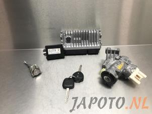 Usados Cerradura de contacto y ordenador Toyota Yaris III (P13) 1.33 16V Dual VVT-I Precio € 199,95 Norma de margen ofrecido por Japoto Parts B.V.