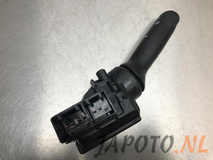 Wiper switch from a Toyota Yaris III (P13) 1.33 16V Dual VVT-I 2012