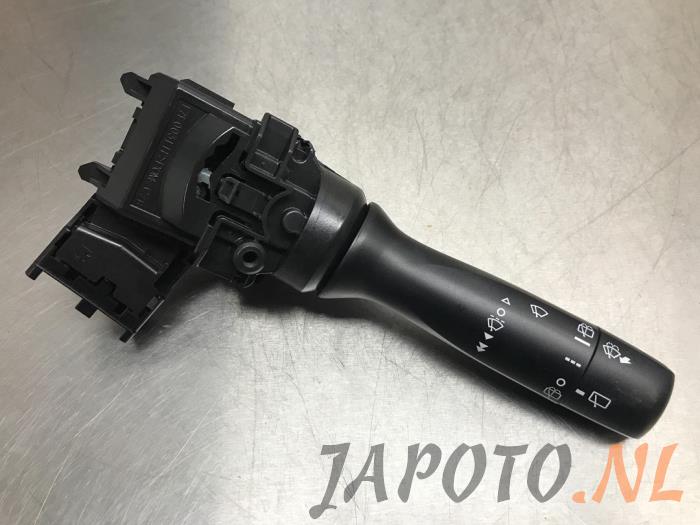 Wiper switch from a Toyota Yaris III (P13) 1.33 16V Dual VVT-I 2012