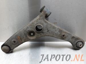 Usagé Bras de suspension bas avant droit Mitsubishi Lancer Wagon (CS) 2.0 16V Prix € 24,95 Règlement à la marge proposé par Japoto Parts B.V.