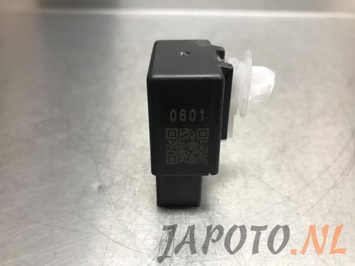 Relay Lexus CT 200h 1.8 16V 895A147010 Japoto Parts B.V.