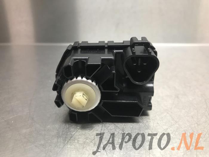 Headlight motor from a Lexus CT 200h 1.8 16V 2012