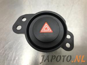 Usagé Commutateur éclairage d'urgence Toyota Aygo (B40) 1.0 12V VVT-i Prix € 9,99 Règlement à la marge proposé par Japoto Parts B.V.