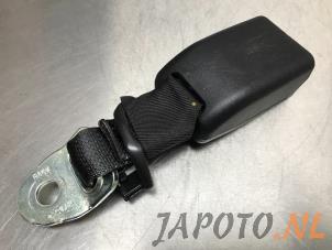 Usagé Insertion ceinture de sécurité arrière gauche Toyota Aygo (B40) 1.0 12V VVT-i Prix € 14,95 Règlement à la marge proposé par Japoto Parts B.V.