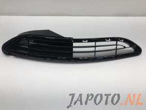 Usagé Pare-chocs grille Toyota Aygo (B40) 1.0 12V VVT-i Prix € 19,95 Règlement à la marge proposé par Japoto Parts B.V.