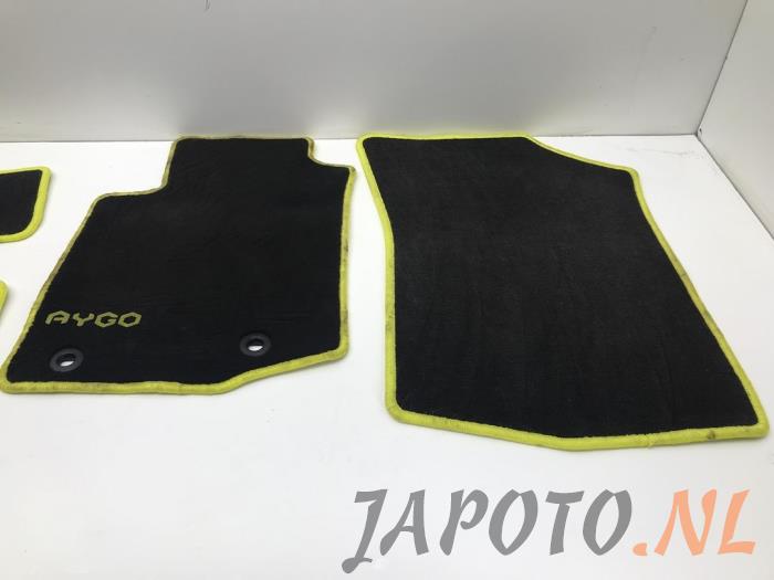 Kit tapis d'un Toyota Aygo (B40) 1.0 12V VVT-i 2017