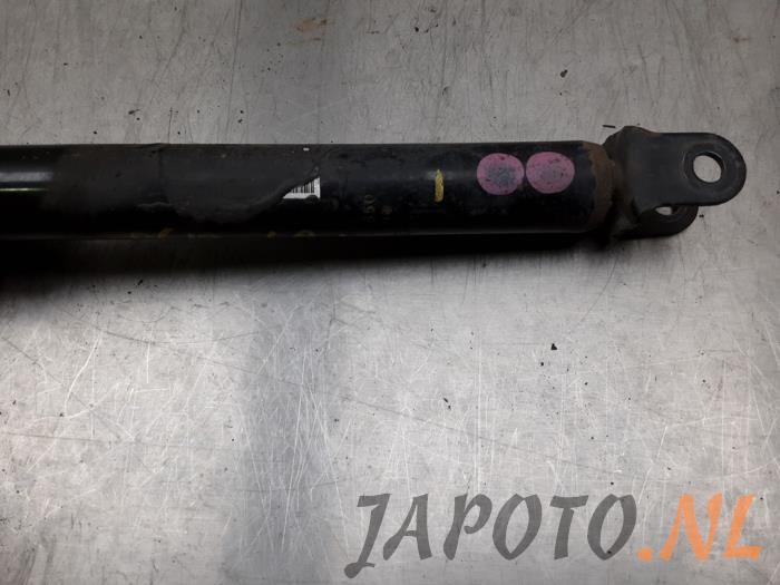 Rear shock absorber, left from a Hyundai iX35 (LM) 1.6 GDI 16V 2013