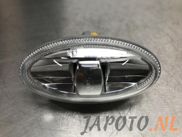 Clignotant avant droit d'un Toyota Aygo (B40) 1.0 12V VVT-i 2019