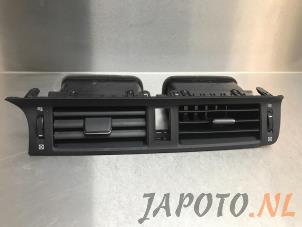 Używane Kratka wentylacyjna deski rozdzielczej Lexus CT 200h 1.8 16V Cena € 34,99 Procedura marży oferowane przez Japoto Parts B.V.