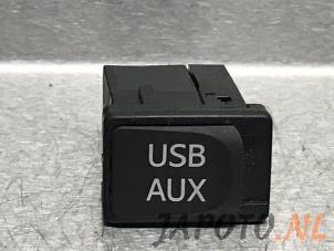 Used AUX / USB connection Lexus CT 200h 1.8 16V Price € 24,95 Margin scheme offered by Japoto Parts B.V.