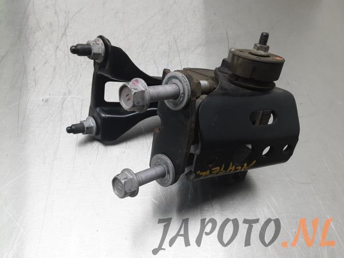 Gearbox mount from a Lexus CT 200h 1.8 16V 2012
