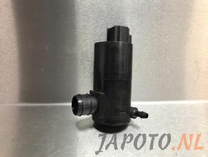 Usagé Pompe lave-glace arrière Toyota Aygo (B40) 1.0 12V VVT-i Prix € 9,95 Règlement à la marge proposé par Japoto Parts B.V.