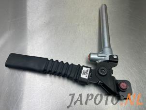 Used Front seatbelt buckle, left Hyundai iX35 (LM) 1.6 GDI 16V Price € 30,19 Inclusive VAT offered by Japoto Parts B.V.