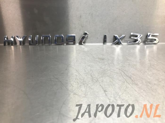 Używane Emblemat Hyundai iX35 (LM) 1.6 GDI 16V Cena € 25,35 Z VAT oferowane przez Japoto Parts B.V.
