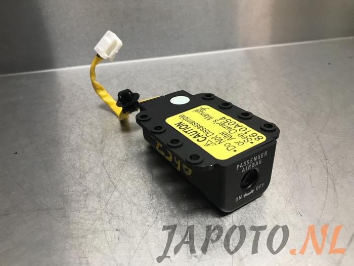 Passenger airbag on off switch