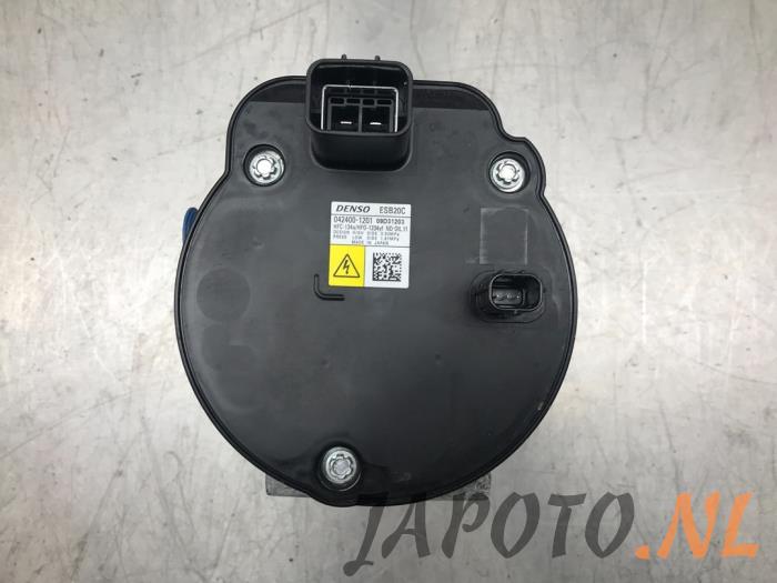 Air conditioning pump from a Toyota Corolla (E21/EA1/EH1) 1.8 16V Hybrid 2020