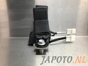 Usagé Insertion ceinture de sécurité arrière gauche Toyota Corolla (E21/EA1/EH1) 1.8 16V Hybrid Prix € 49,95 Règlement à la marge proposé par Japoto Parts B.V.