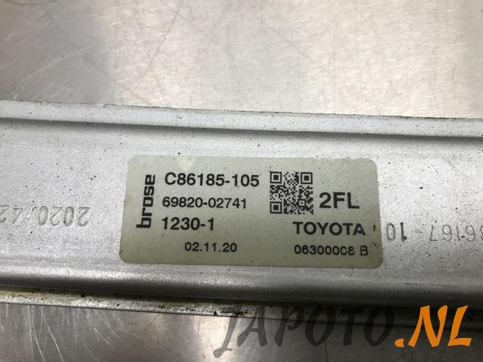 Fenstermechanik 4-türig links vorne van een Toyota Corolla (E21/EA1/EH1) 1.8 16V Hybrid 2020