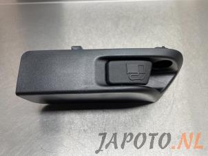 Używane Przelacznik klapy wlewu paliwa Toyota Corolla (E21/EA1/EH1) 1.8 16V Hybrid Cena € 19,95 Procedura marży oferowane przez Japoto Parts B.V.