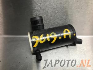Used Rear screen washer pump Hyundai iX35 (LM) 1.6 GDI 16V Price € 24,14 Inclusive VAT offered by Japoto Parts B.V.