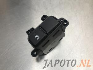 Used Start/stop switch Hyundai i10 (B5) 1.0 12V Price € 14,99 Margin scheme offered by Japoto Parts B.V.