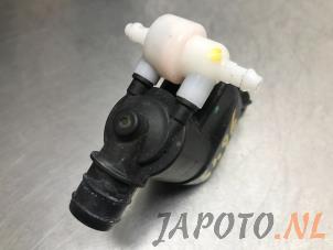 Używane Pompa spryskiwacza przód Hyundai i10 (B5) 1.0 12V Cena € 19,95 Procedura marży oferowane przez Japoto Parts B.V.